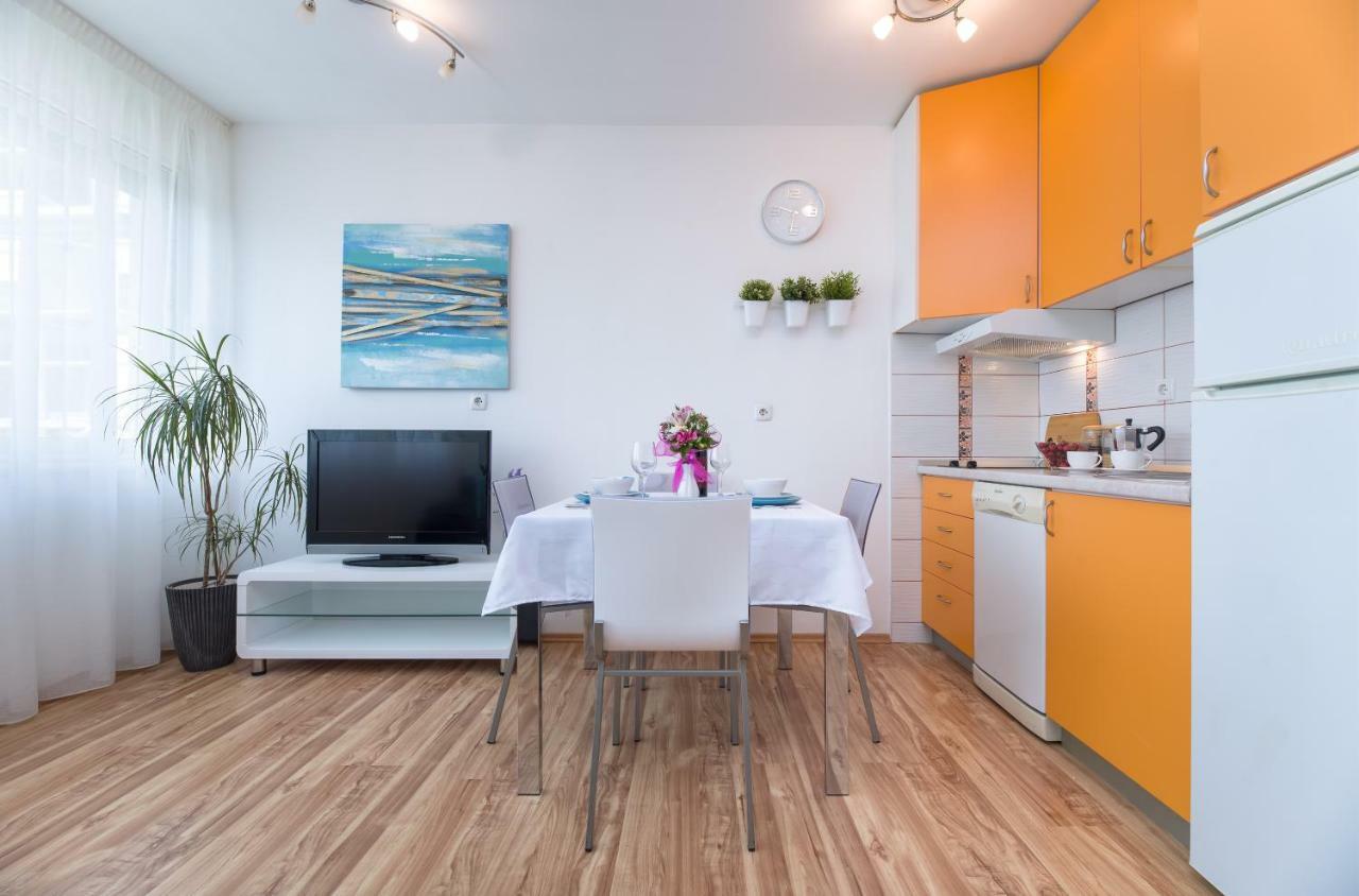 Apartment Kristina, Comfortable And Close To The Center Split Exterior foto