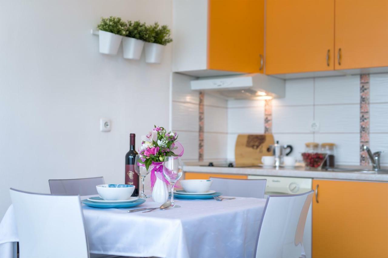 Apartment Kristina, Comfortable And Close To The Center Split Exterior foto