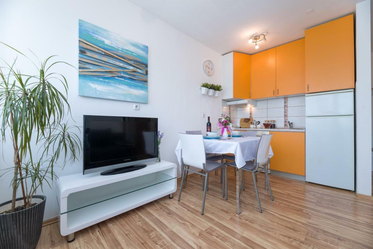 Apartment Kristina, Comfortable And Close To The Center Split Exterior foto
